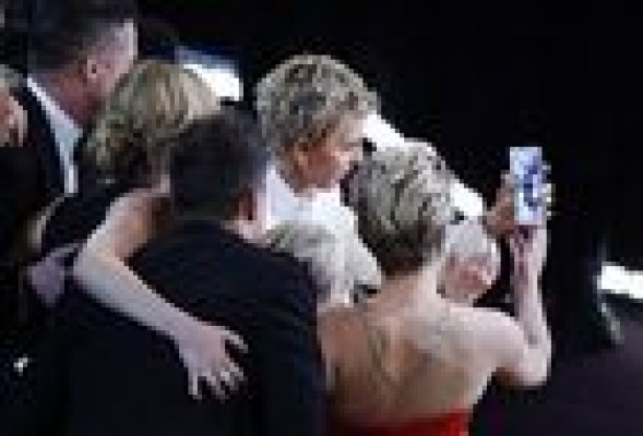 Y el 'tuit' de Ellen DeGeneres <br />fue para... Samsung Galaxy Note 3
