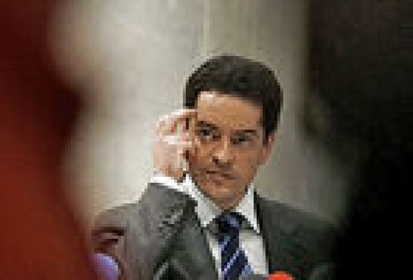 Enrique Bañuelos tira la toalla en Amper al vender el 20% al presidente