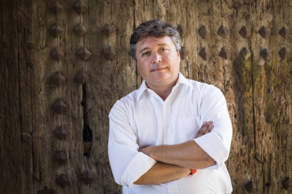 Luis Santamaría sigue xino-xano ante la falta de candidato del PP en València ciudad