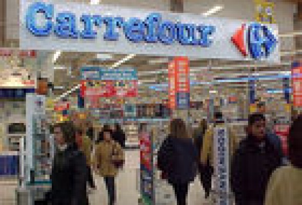 A Carrefour le queda gasolina en bolsa