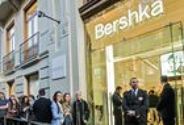 Así se convirtió la Conselleria de Industria en una tienda Bershka