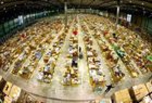 Amazon ofrece a  sus clientes la posibilidad de recoger los pedidos en las tiendas del barrio 