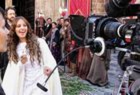 Movistar estrenará online la tercera temporada de Isabel y la primera de 'Víctor Ros'