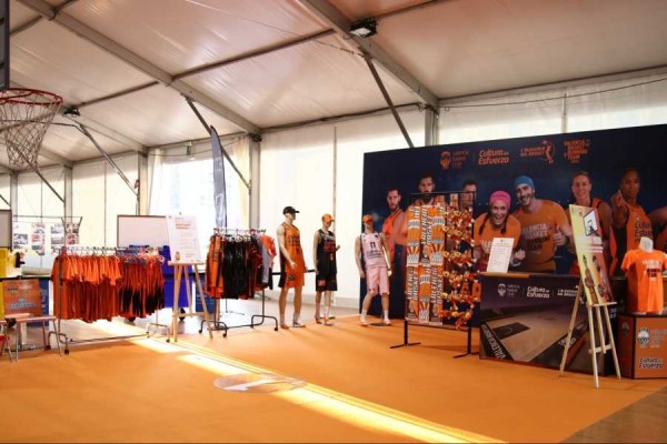Valencia Basket abre stand en la Feria del Corredor del Medio Maratón Valencia Trinidad Alfonso edp