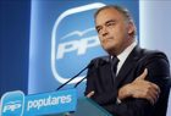 Floriano corrige a Pons y Cañete y asegura que están disponibles para las listas europeas