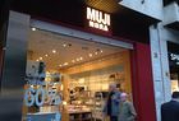 Valencia no es bastante cosmopolita para Muji