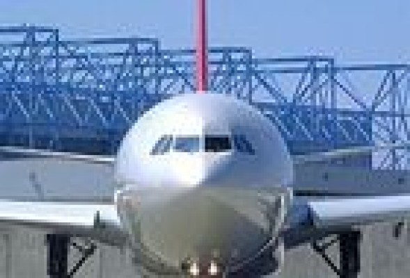 El Grupo AENA abandona los 'números rojos' y gana 715 millones en 2013
