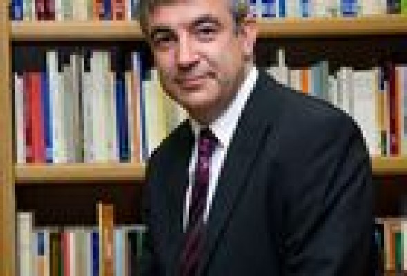 El economista Luis Garicano defiende cambios a largo plazo para superar crisis