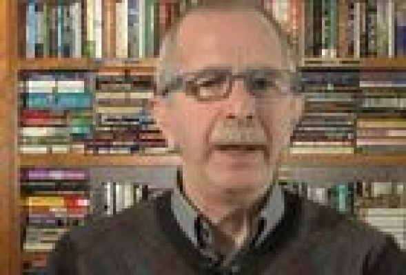 EU propone al escritor Enric Lluch para el CVC