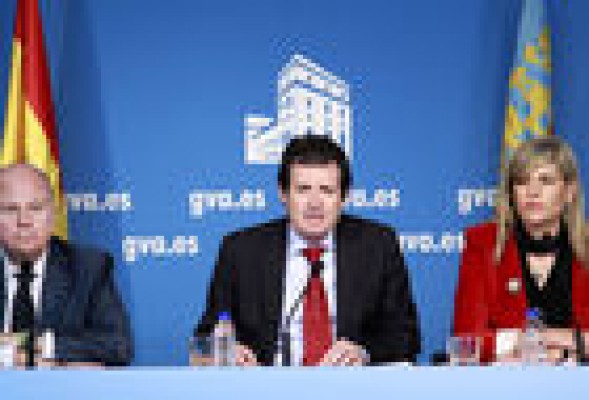 Fabra pone a desfilar a los consellers los viernes de Consell para maquillar la parálisis de gestión
