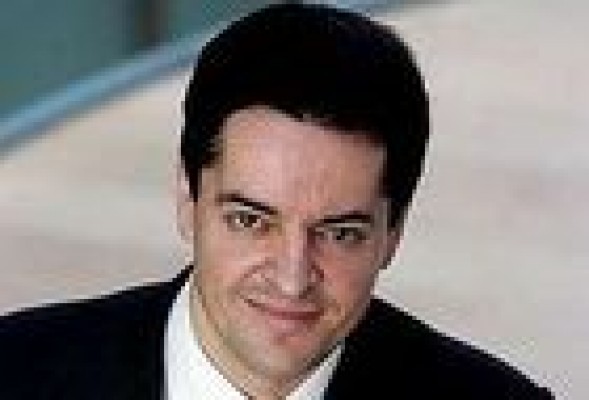 Ni con Bañuelos ni sin él: Amper acusa el lastre de la falta de refinanciación