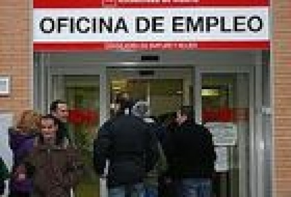 El paro bajó en 16.620 personas en marzo, su mayor descenso en este mes desde 2006