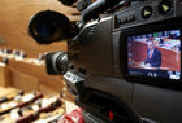 Las universidades valencianas crean una comisión para que vuelva RTVV