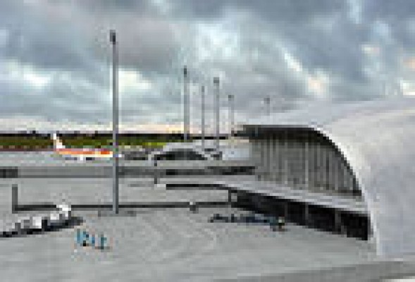 El aeropuerto de Valencia lanza una tarifa reducida del 30% para los usuarios del parking general