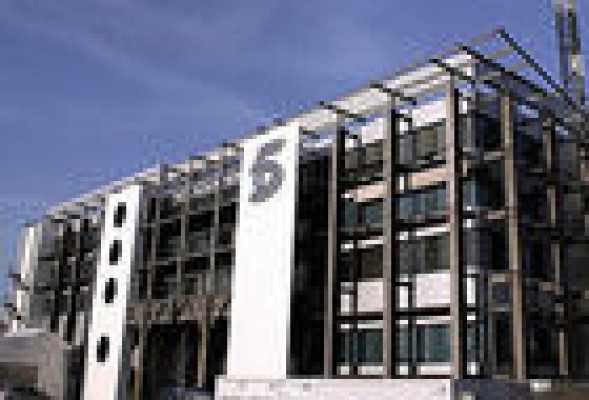 Prisa suelta lastre en Mediaset