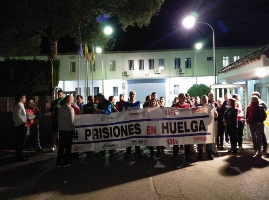 Carga policial en la cárcel Castelló I en el segundo día de huelga de funcionarios de prisiones