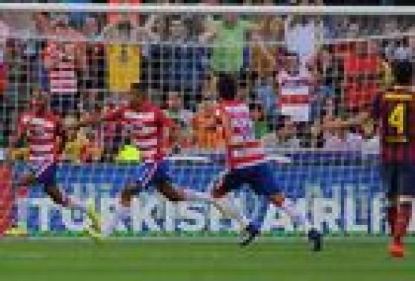Liga BBVA: Granada 1-0 FC Barcelona. El Barça cae en Los Cármenes y se aleja del título