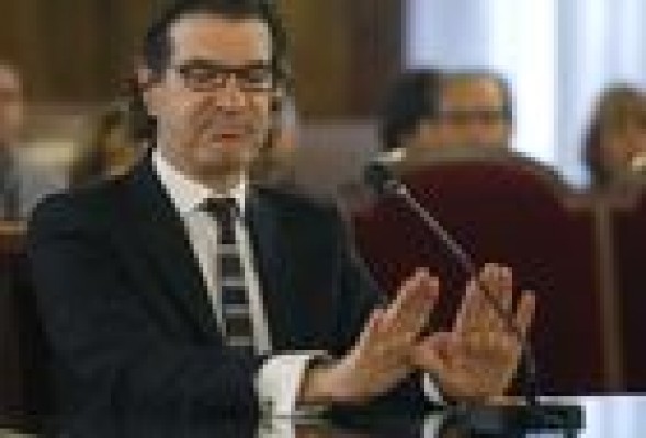 El juez ordena que los trajes de la trama Gürtel vayan un contenedor de caridad