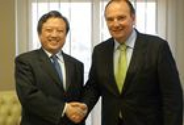 Los empresarios 'exprimen' la visita a Valencia del embajador chino