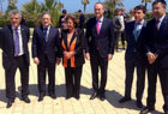 Las aficiones del Barcelona y el Real Madrid inundan el centro de Valencia