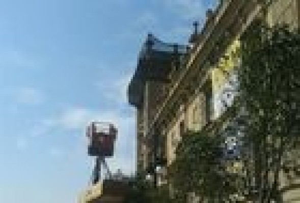 Caos en el San Pío V: Cae parte de la fachada del museo