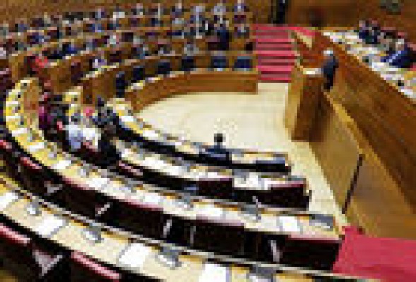 La reducción de diputados en Les Corts se queda en un brindis al sol