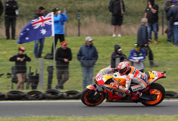 Márquez a divertirse, Dovizioso a sufrir

