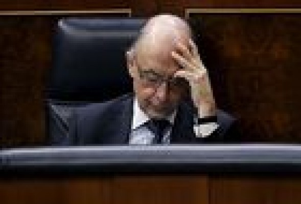 El Gobierno discrepa sobre el impuesto bancario introducido por el Consell