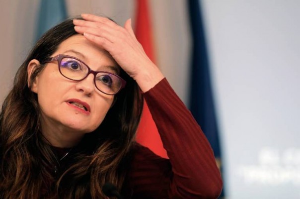 Oltra asegura que el personal de residencias que pase al IVASS tendrá que superar una oposición
