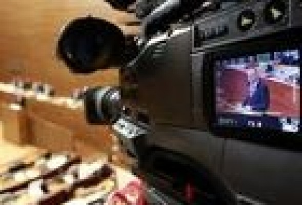 Fabra anuncia dos horas por La 2 para suplir Canal 9, sin aclarar el presupuesto ni la fecha de inicio