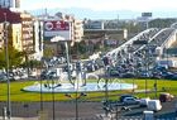 La avenida que desemboca en la rotonda de los 'anzuelos' se llamará 'Fernando Abril Martorell'