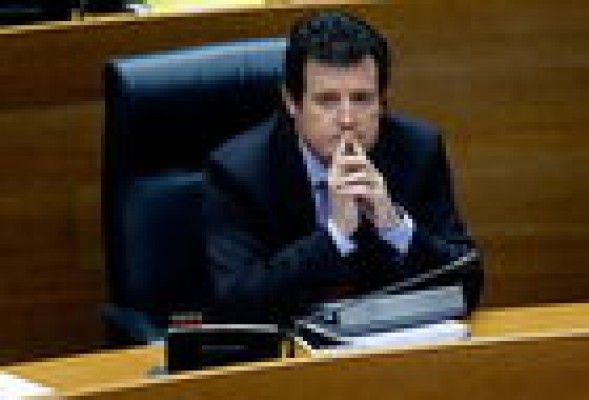 El Consell admite que no puede atrapar al 'topo' porque los documentos pasaron por multitud de manos