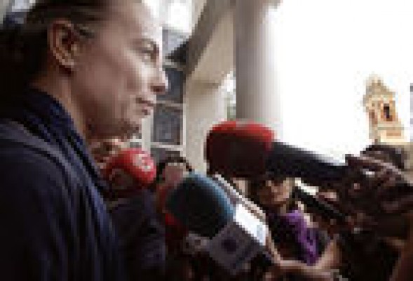 Castedo firma su renuncia de diputada ante notario, que se registrará mañana en las Corts