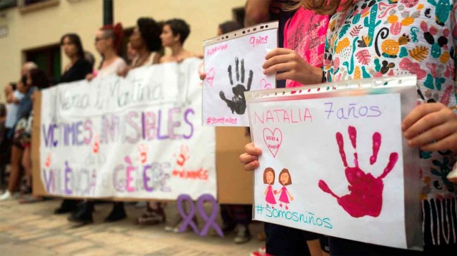 La madre de las niñas asesinadas por su padre denunciará a quienes desoyeron su 