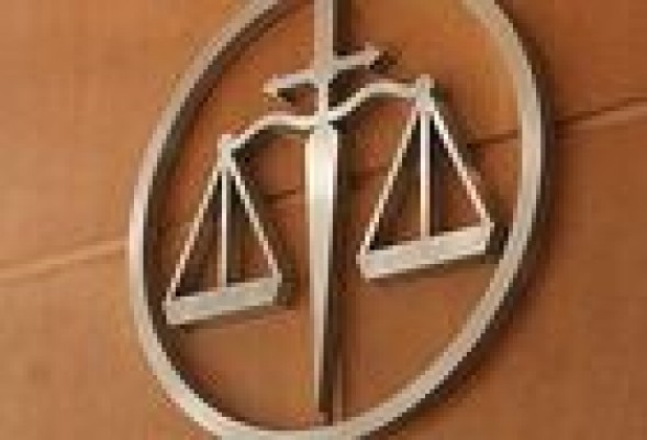 Los abogados valencianos dejarán de prestar servicios en el turno de oficio si no cobran