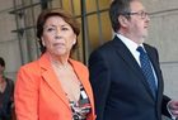 El juzgado embarga a Magdalena Álvarez seis fincas y cinco cuentas bancarias