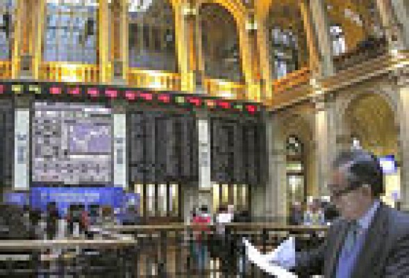 IAG, ArcelorMittal y FCC, únicas del Ibex 35 que pierden dinero