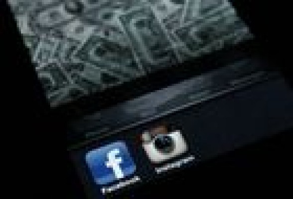 Instagram cambia Foursquare por Facebook Places