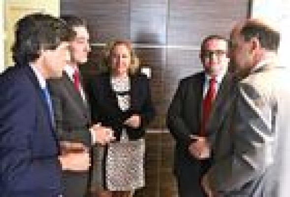 Agustí sigue bregando para sacar adelante su proyecto de Zona Franca