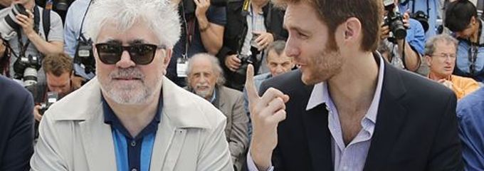 Almodóvar vuelve a triunfar en Cannes (como productor)