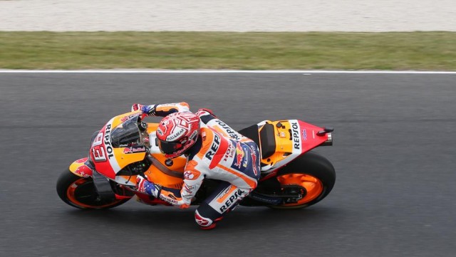 El campeón Márquez sigue sumando ´poles´