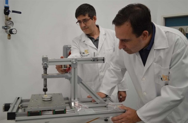 Un nuevo material aumenta hasta un 80% la resistencia de implantes decartílago en operaciones de rodilla