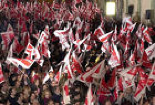 El bipartidismo se despeña: el PP gana con dos escaños de ventaja sobre el PSOE