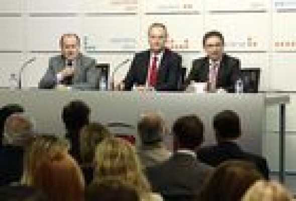 Fabra abre la puerta a la salida de Císcar como portavoz y sostiene a Castellano en el PPCV