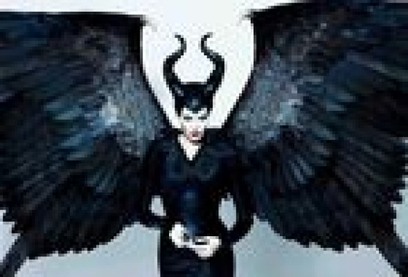 'Maléfica'; Angelina Jolie se convierte en una bruja de cuento