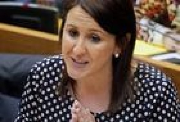 La juventud de María José Català será la cara de un Consell con el reto de recuperar la confianza ciudadana tras el 25M