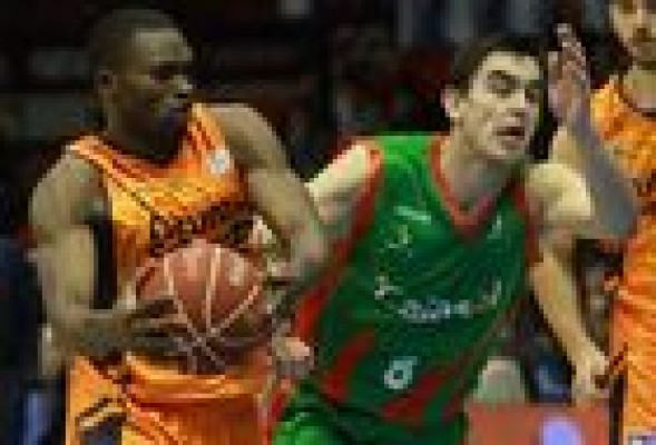 Crónica Cajasol 84-78 Valencia Basket: El Cajasol vence al Valencia Basket y fuerza el tercer partido