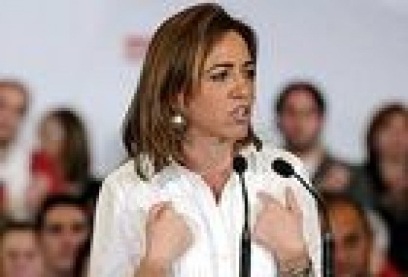 Chacón renuncia a la Secretaría General del PSOE y anuncia que se presentará a las primarias abiertas