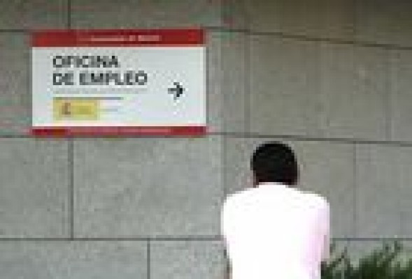 El paro baja en 111.916 personas en mayo