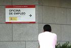 El paro baja en 111.916 personas en mayo